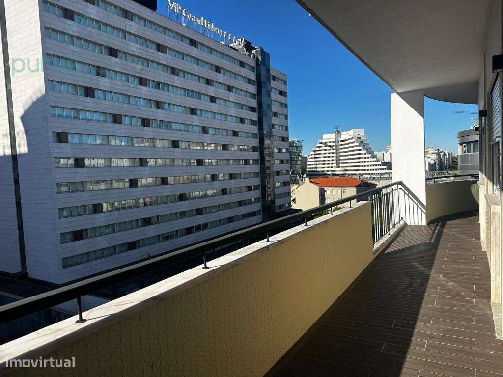 Apartamento T3 Remodelado no Campo Pequeno-13