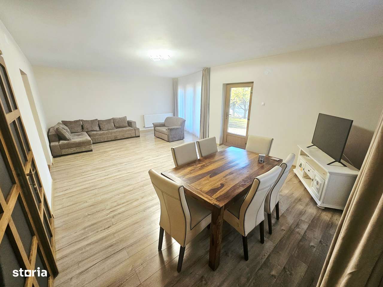 Dau în chirie casă duplex în Sânmartin - Imagine principală: 4/11