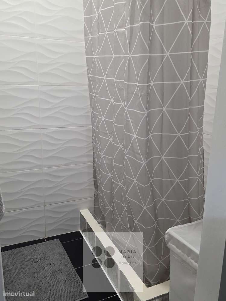 Ótimo Apartamento no Centro de Alhandra, Remodelado.-4