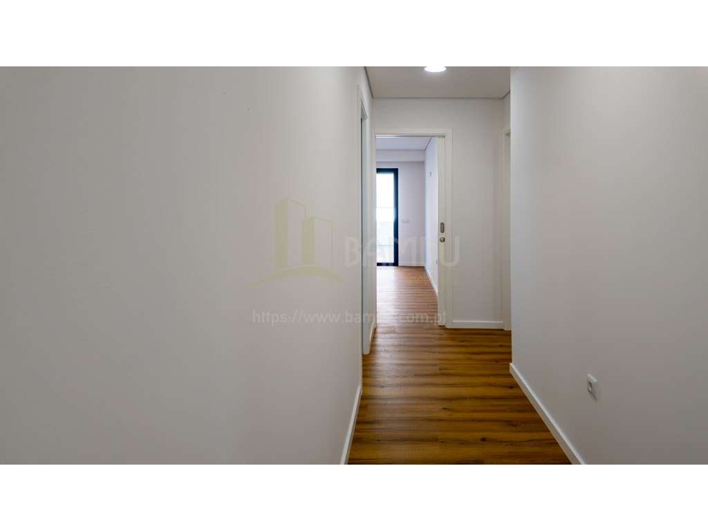 Apartamento T2 (NOVO) com lugar de garagem-10