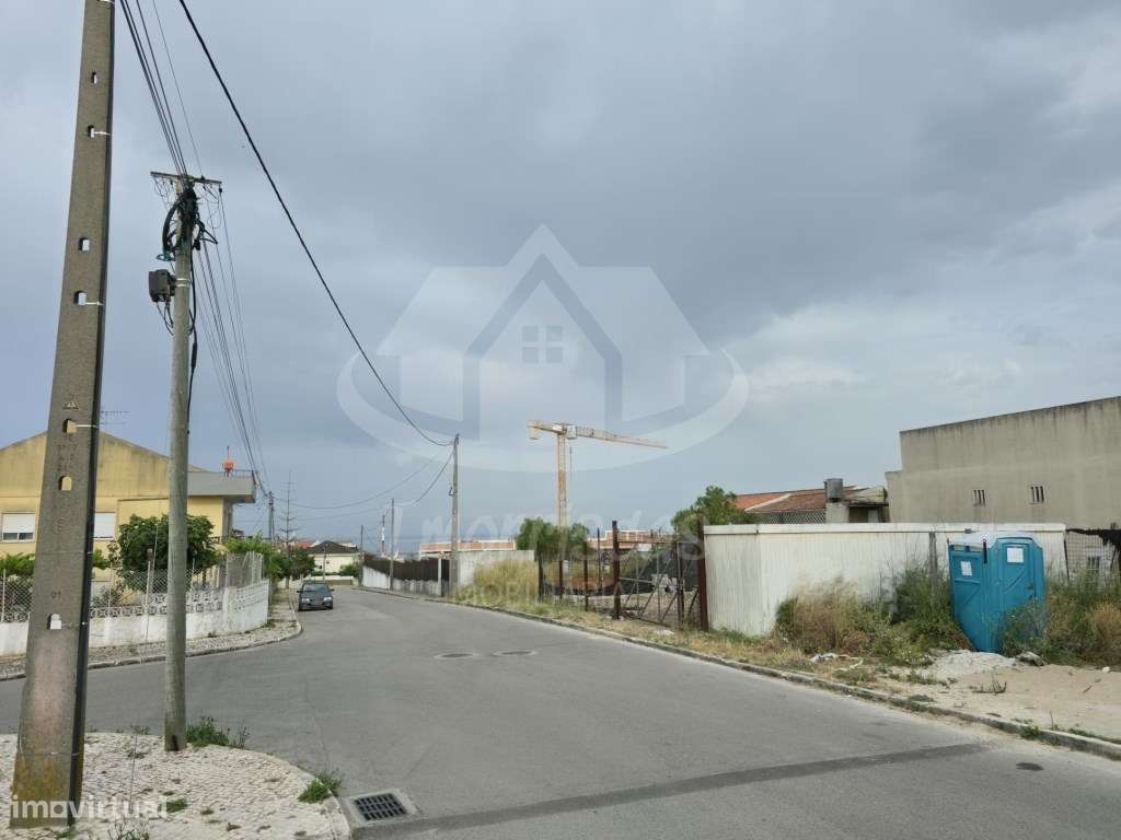 Moradia T3+1 na Portela de Azóia, em Santa Iria de Azóia-41