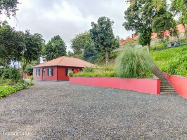 Quinta de Luxo com Duas Moradias e Vista Mar – Um Refúgio Exclusivo no-32