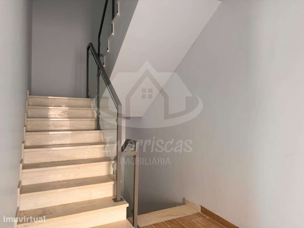 Moradia T5 situada na Portela da Azóia, Santa Iria de Azóia - Grande imagem: 4/30