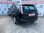 Ford Focus 1.6 16V Style+ - 11