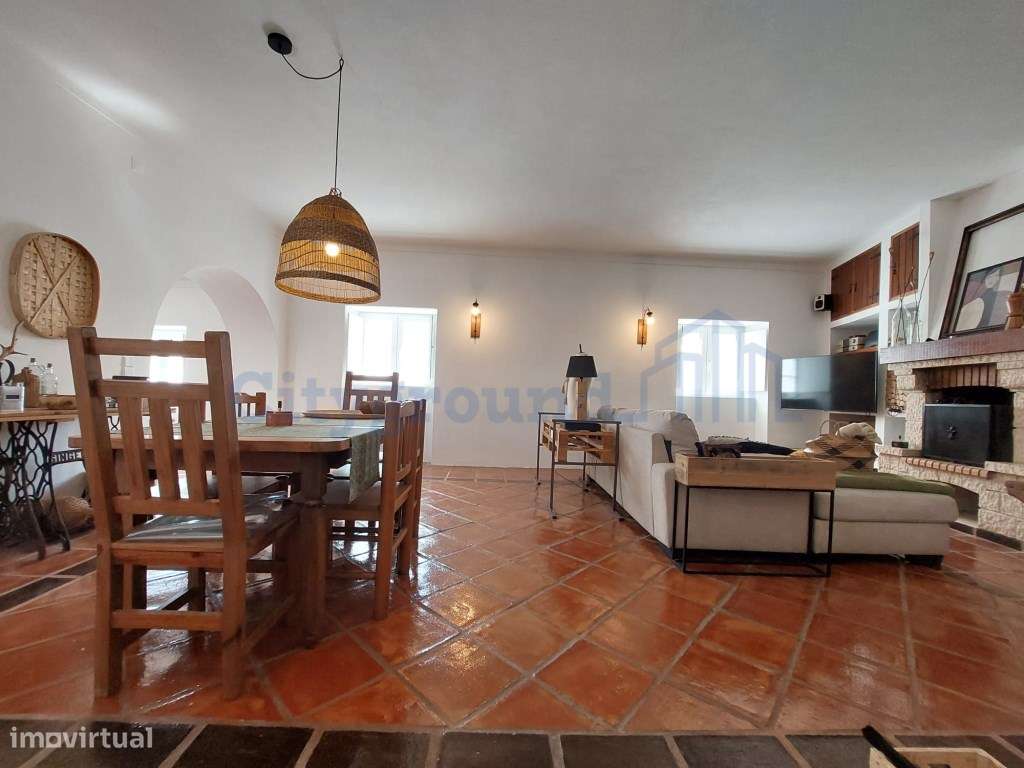 Charme com toque de luxo - Moradia V4 de 2 pisos com jardim em Regu... - Grande imagem: 5/36