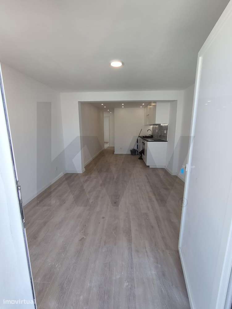 T2 REMODELADO COM VISTA RIO E LUGAR DE GARAGEM - Grande imagem: 4/15