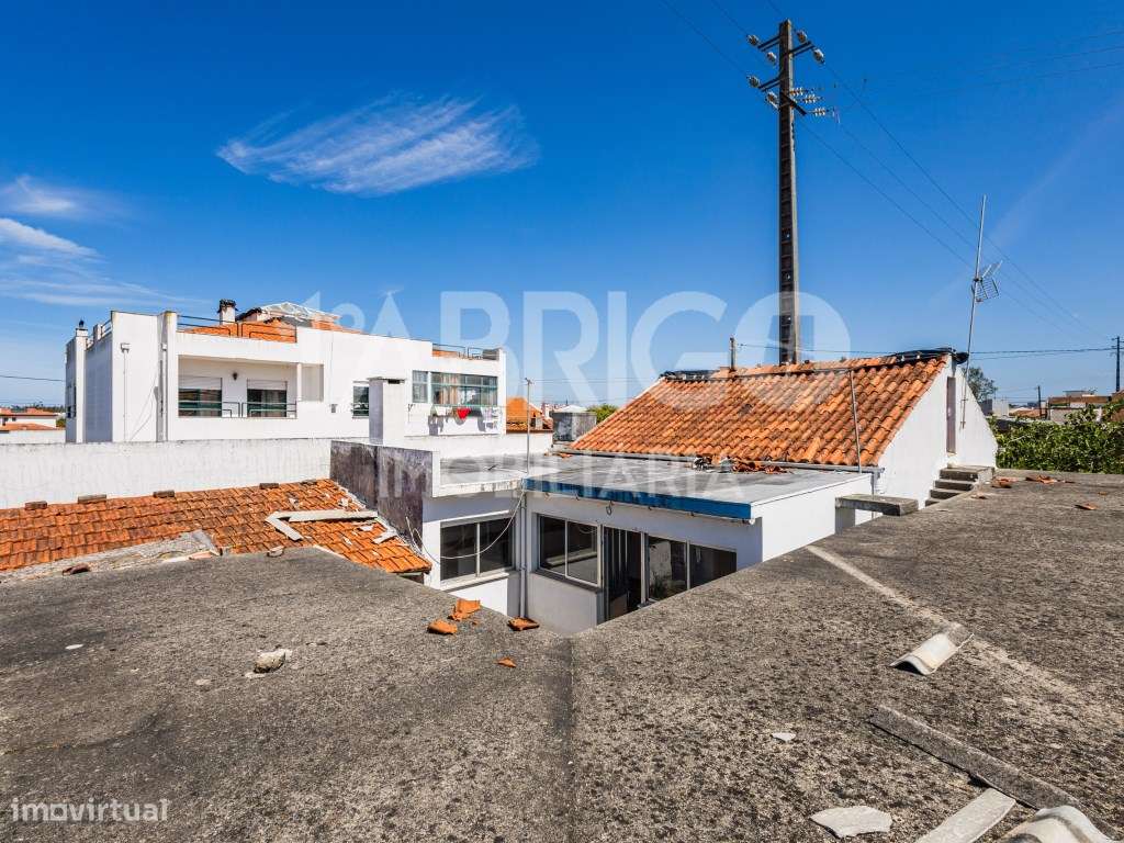 Moradia T2 com Terreno - (Imóvel sem licença de utilização, escritu...-18