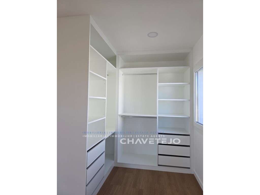 Moradia T4 Moderna c/ Garagem, estilo e Conforto a um Passo de Tomar-40