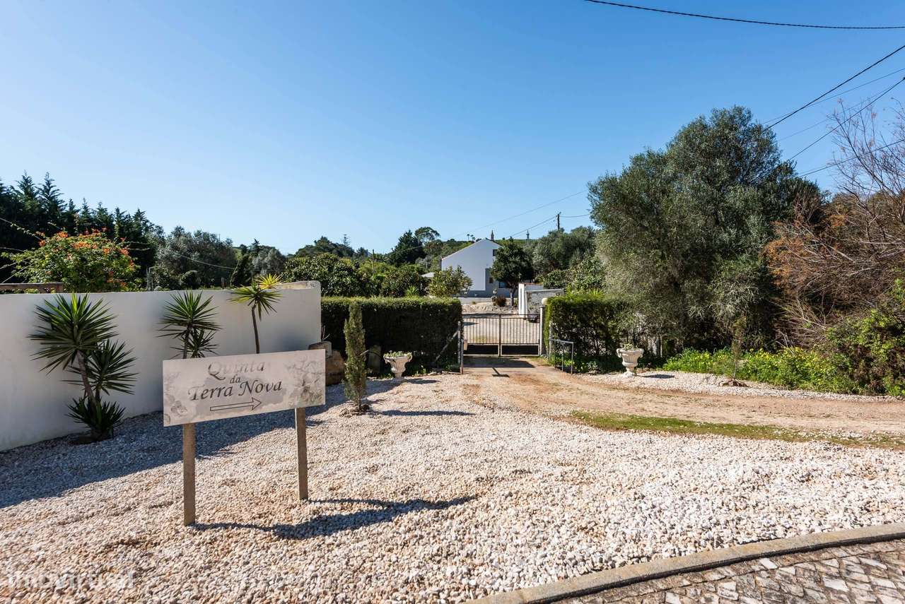 Casa tradicional reformada com grande jardim em Budens-36