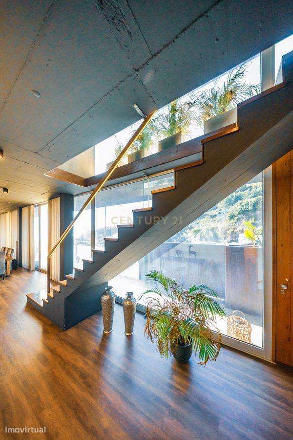 Moradia T3 de Luxo com Design e Personalidade - Monte / Funchal - Grande imagem: 2/44