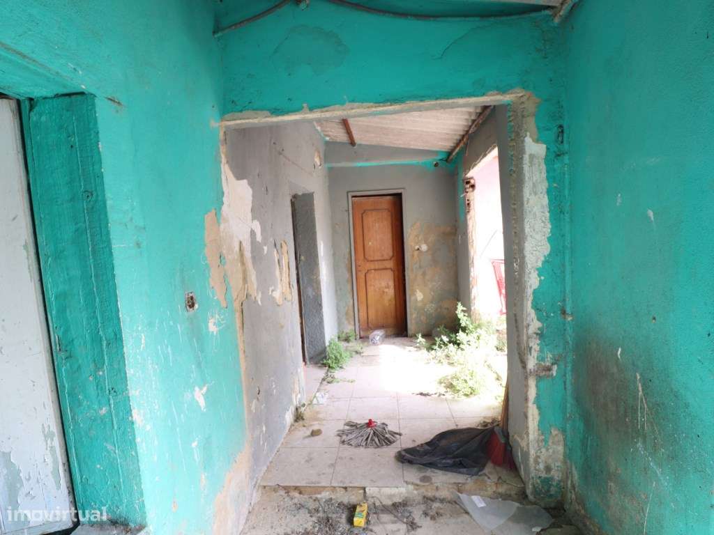 Duas moradias geminadas à venda na rua Miguel Bombarda, Barreiro-15