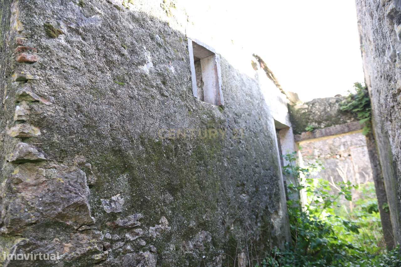 Oportunidade Única -Ruína Urbana em Morelena com Potencial Incrível-5