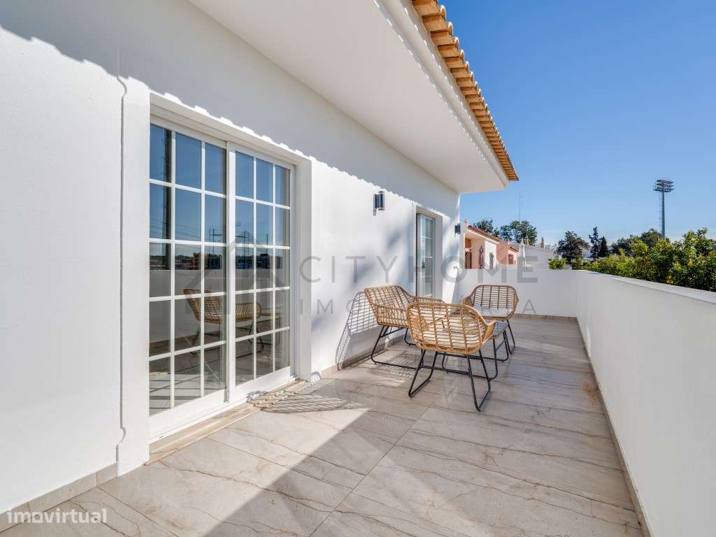 Moradia T3 com piscina e garagem em Lagoa-32