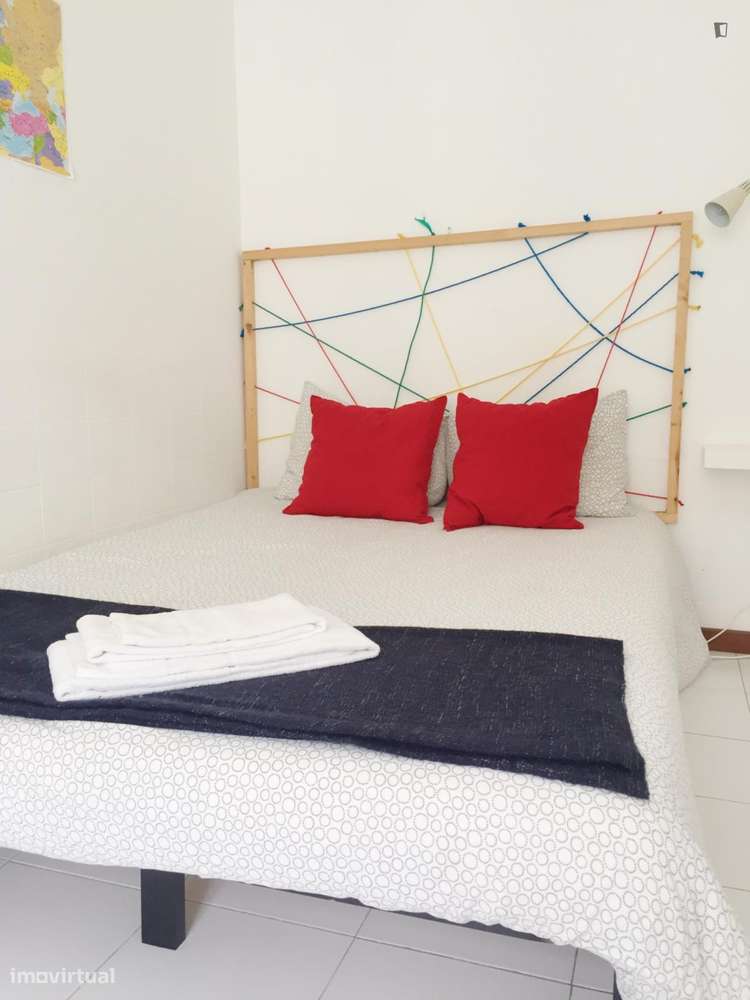 Quarto - localizado em Anjos Lisbon - Grande imagem: 5/6