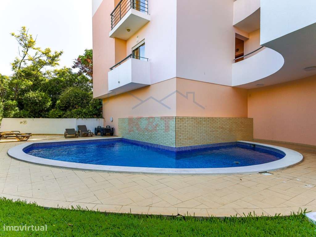 Apartamento T2 com piscina e garagem a 200m do areal-17