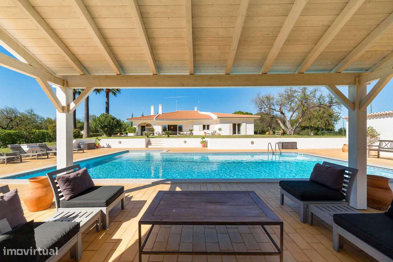 Moradia de luxo com piscina, anexo, campo de ténis  e jardim-38