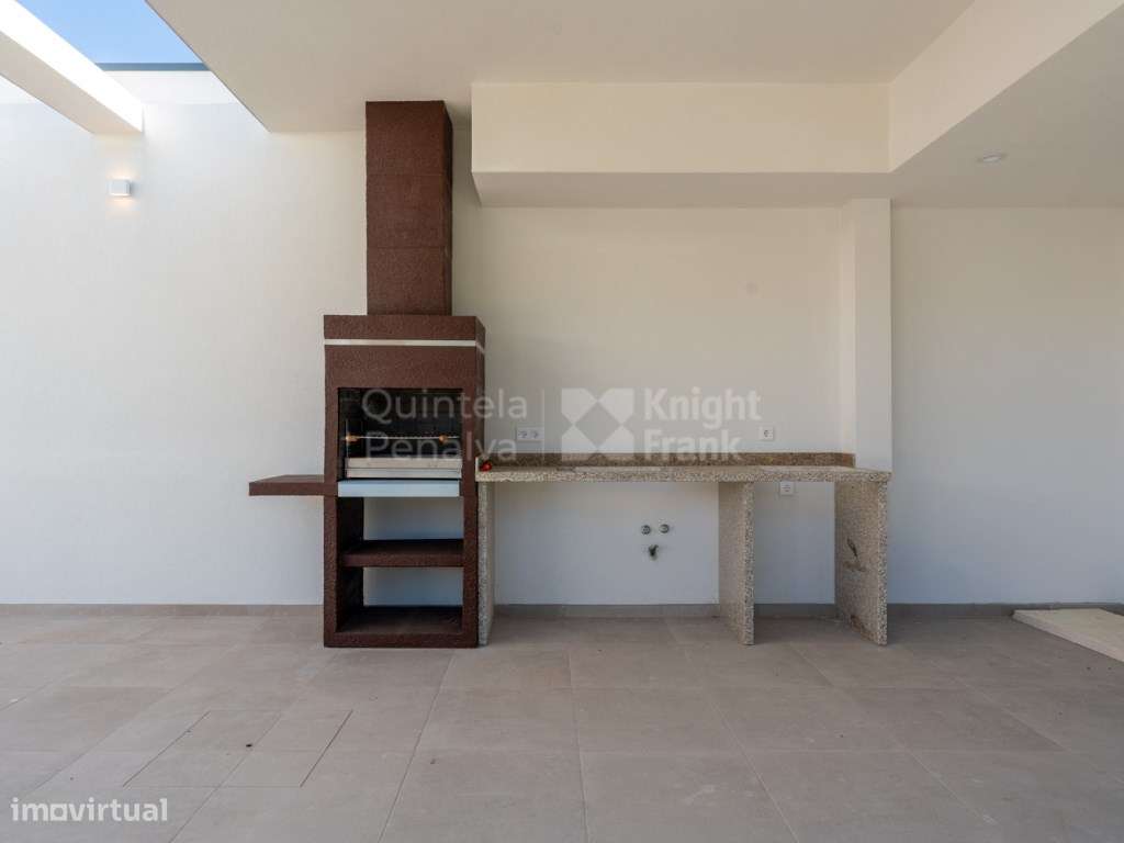 Moradia T7 com jardim e piscina na Verdizela-46
