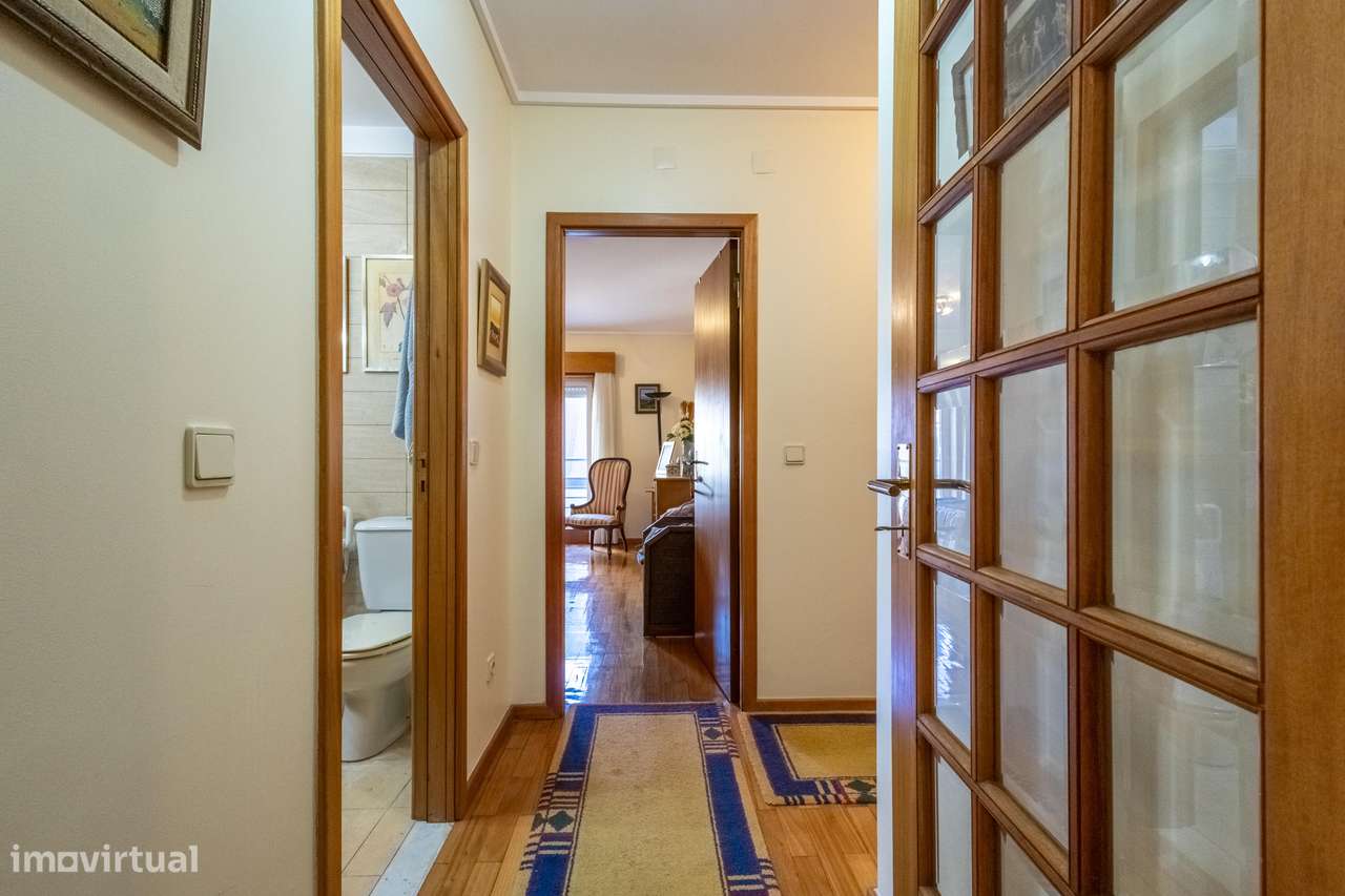 Apartamento T3, prédio com elevador e garagem!-10