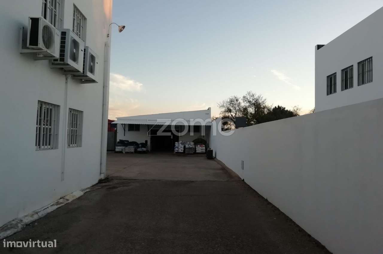 Armazéns e escritórios - Quarteira - Loulé - Grande imagem: 4/26