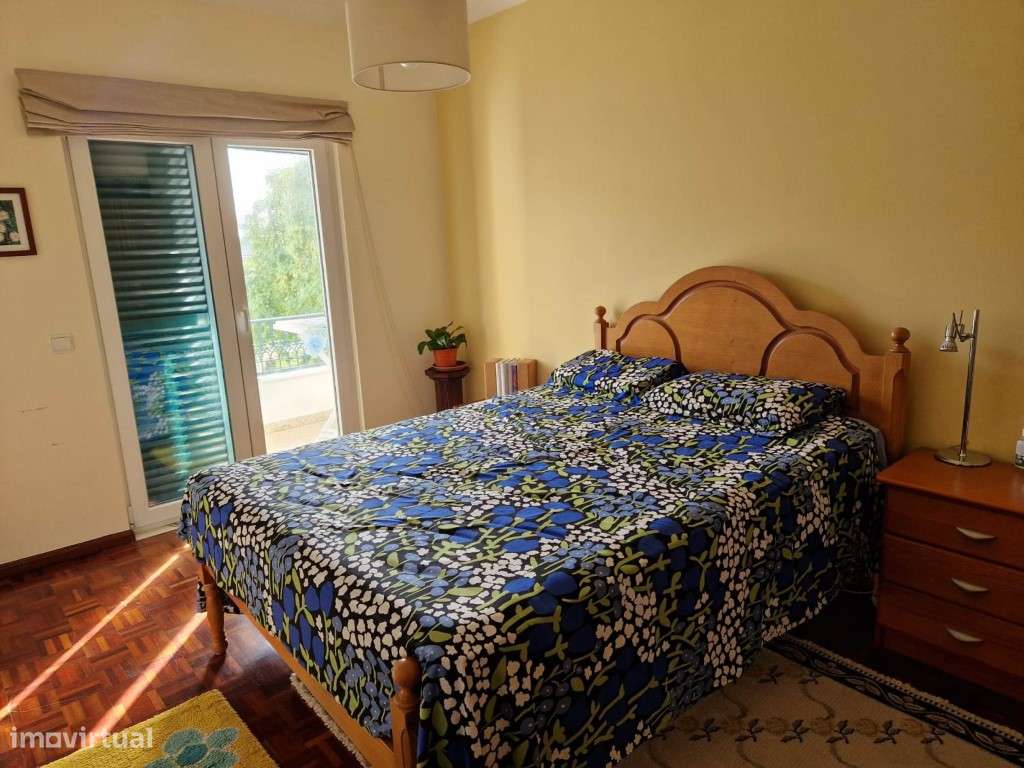 Moradia de 3 Pisos Com Garagem e Aproveitamento de Sótão-14