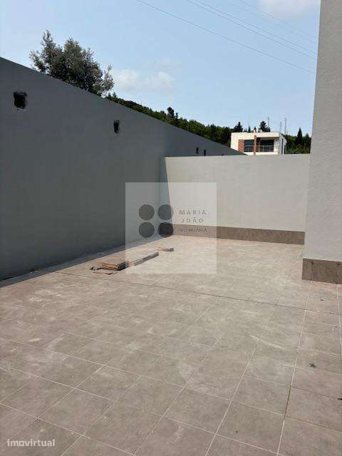 Apartamentos  NOVOS T2 e T3, Local MUITO Sossegado, Excelentes!-1