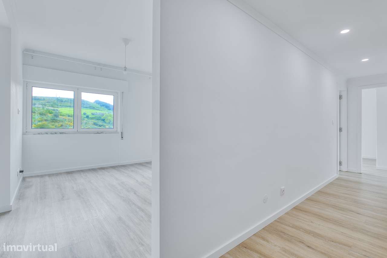 Apartamento T2 Renovado| 2 Elevadores | Vista Desafogada | Loures - Grande imagem: 4/30