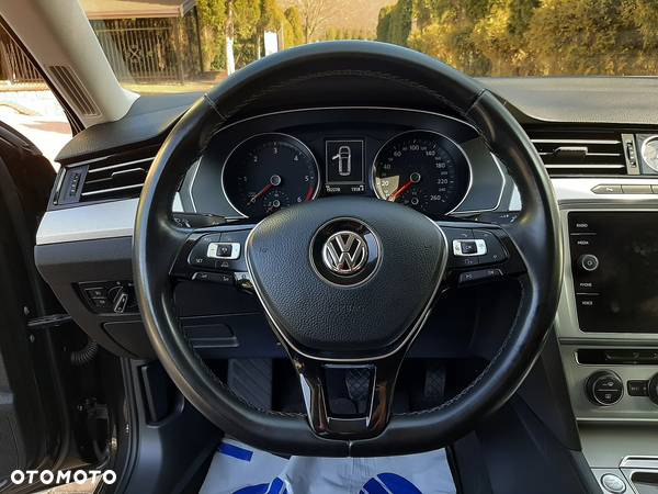 Volkswagen Passat Variant 2.0 TDI SCR DSG BlueMotion Highline - 26