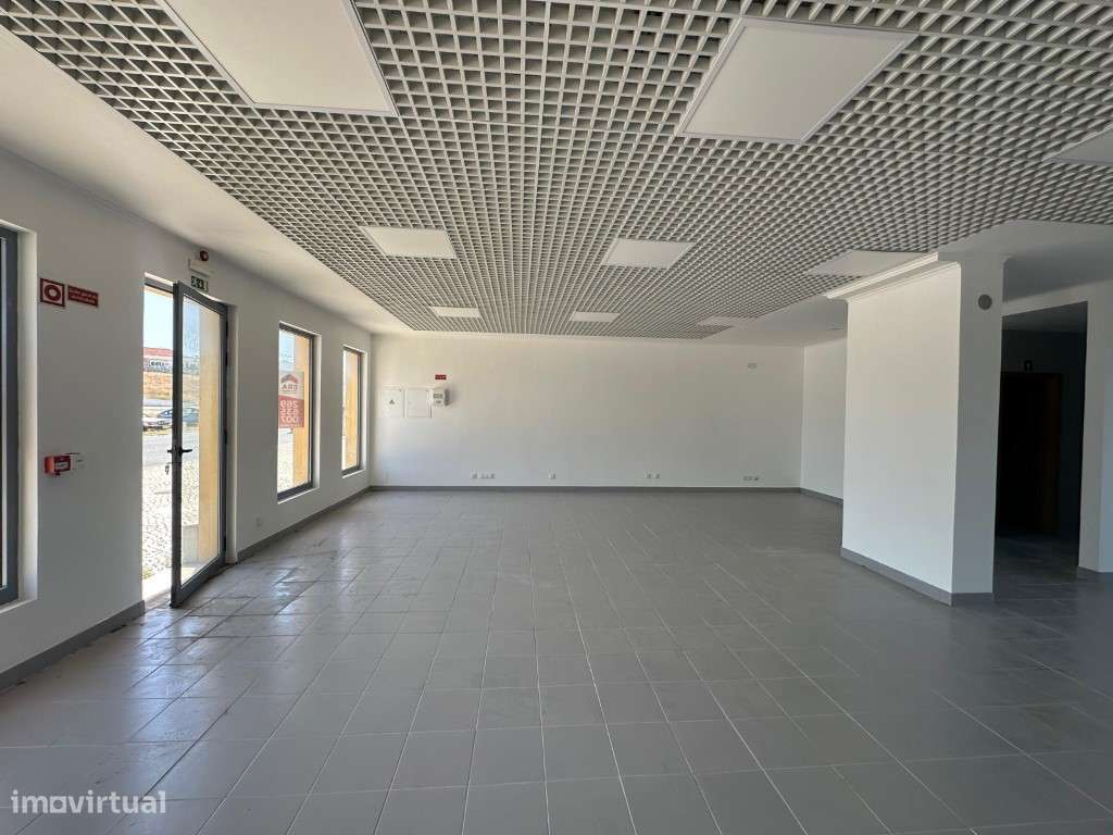 Espaço comercial à venda na Estrada da Afeiteira, 98-5