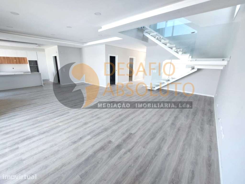 Moradia Isolada T4 C/ Piscina e Garagem - Brejos de Azeitão-3