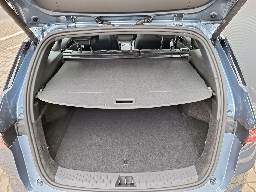 Poj. Bagażnika 675/1535 L / zasięg 1350 km / Kamera Cofania