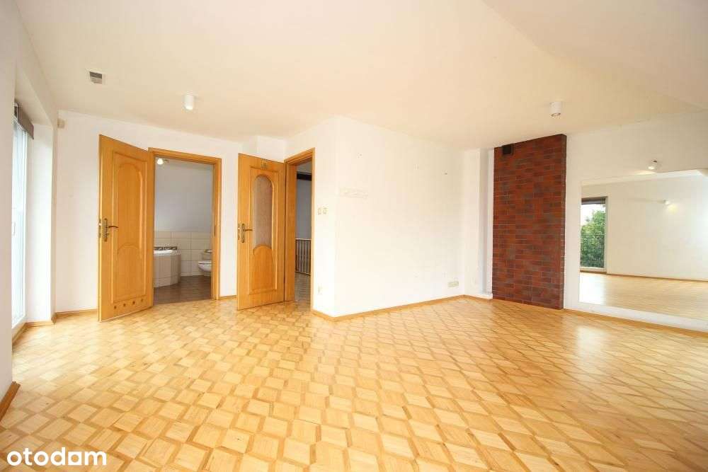 Dom wolnostojący z dużym ogrodem w spokojnej okolicy.-13