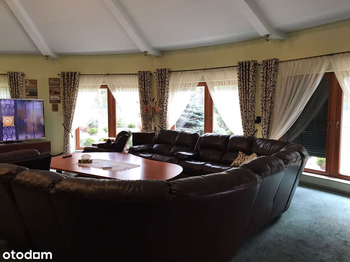 Przestronny dom z ogrodem i garażem-5