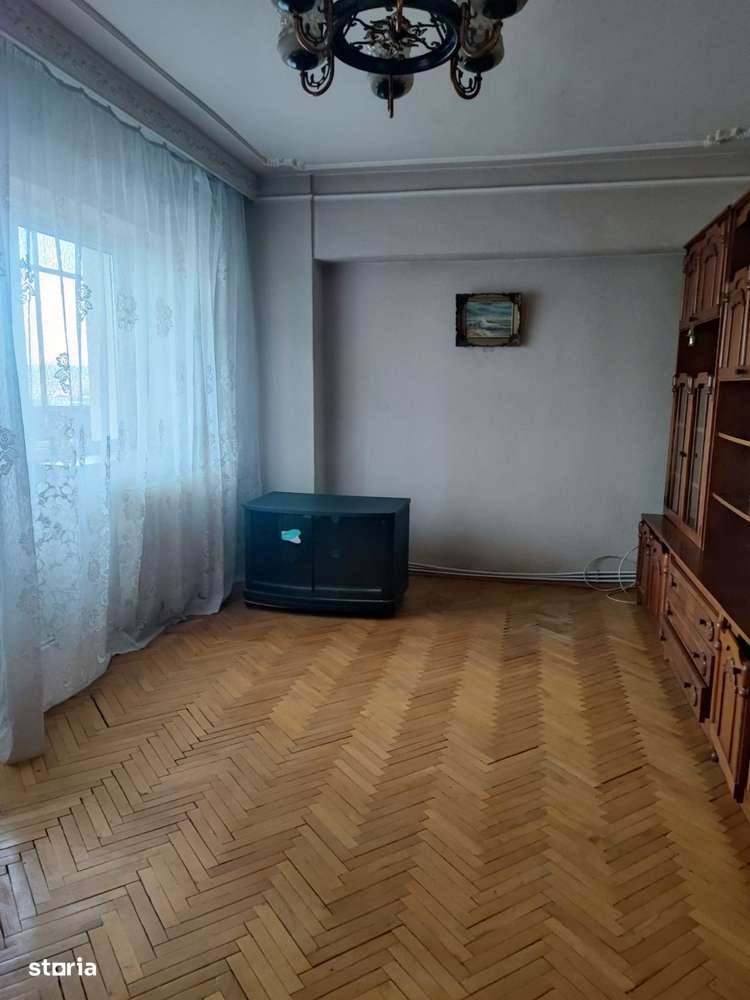 Apartament cu 3 camere decomandat zona Centru Gara bloc cadre  1990-1