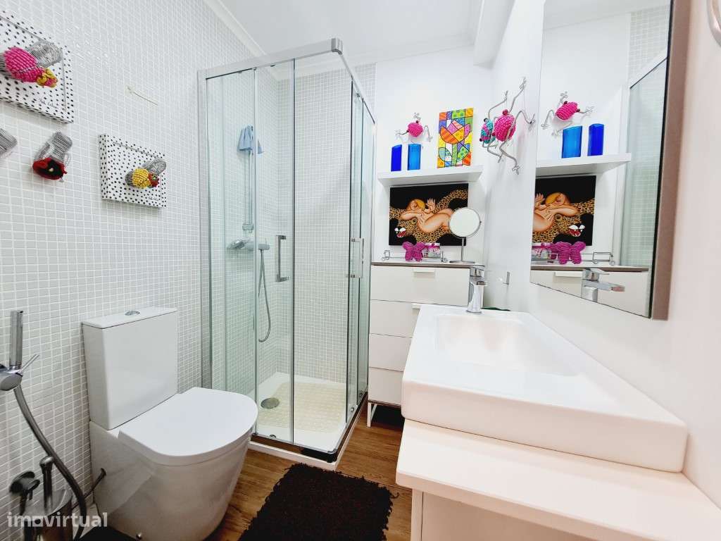 Vende-se T2 com ótima vista de mar-3