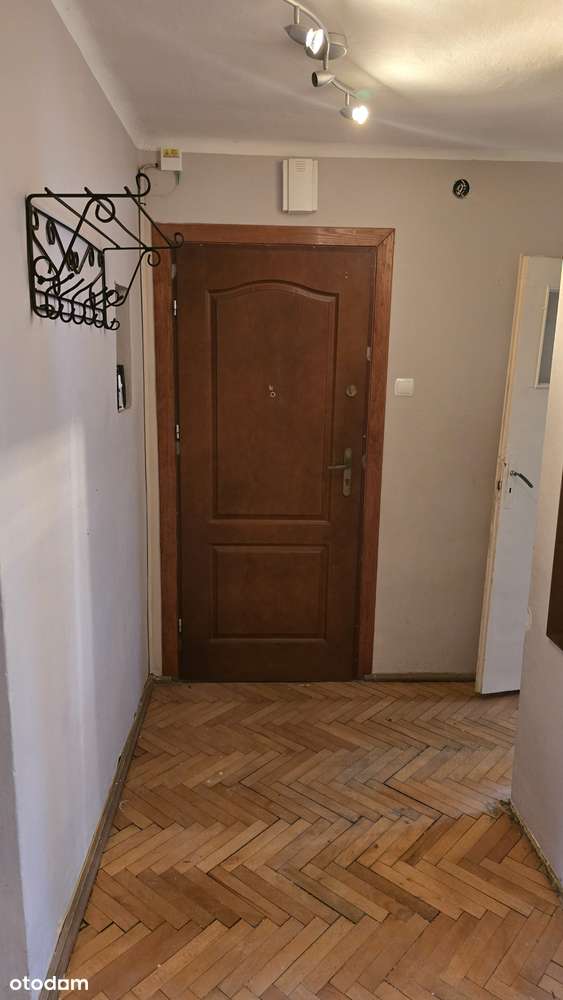 Przestronne 2-pokojowe mieszkanie z piwnicą.-8