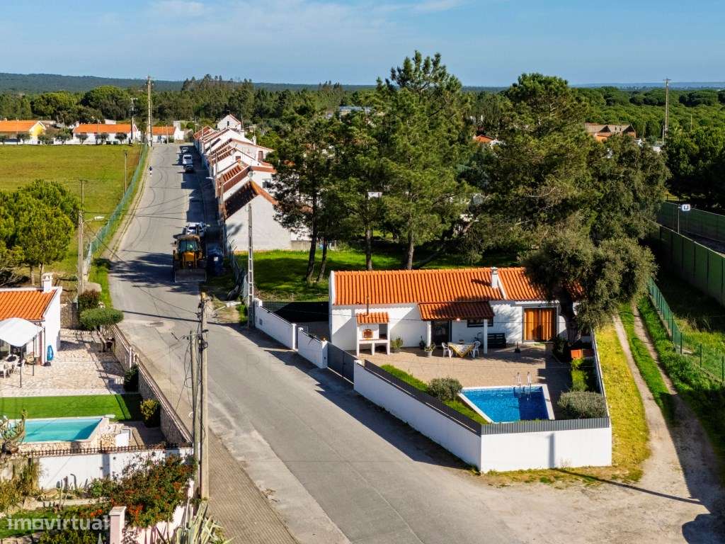 Moradia térrea com logradouro, piscina e estacionamento em Grândola-10