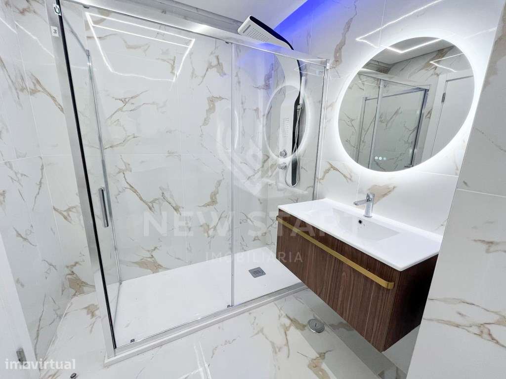 Apartamento T2 renovado com vista mar e garagem em Quarteira - Grande imagem: 5/13