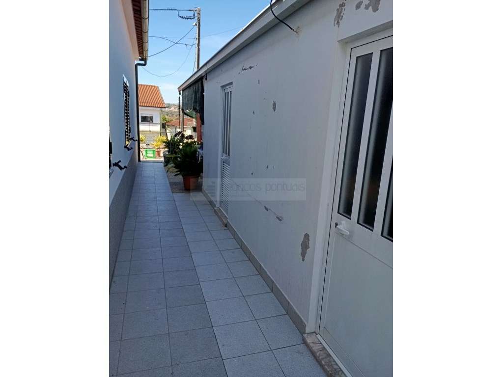 Moradia Térrea T3 - bem localizada-21