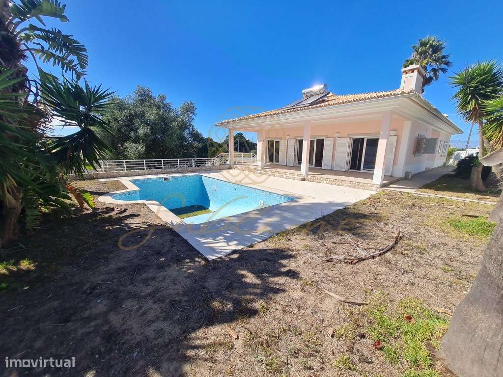 Moradia isolada V3+2 situada em Caixas, Sesimbra com Piscina-7