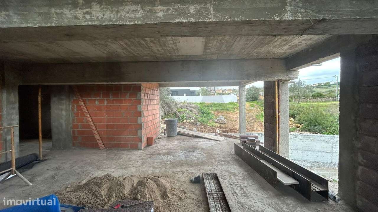 Moradia Unifamiliar T4 de Prestígio | Vista Desafogada | A 5 Minutos d-6