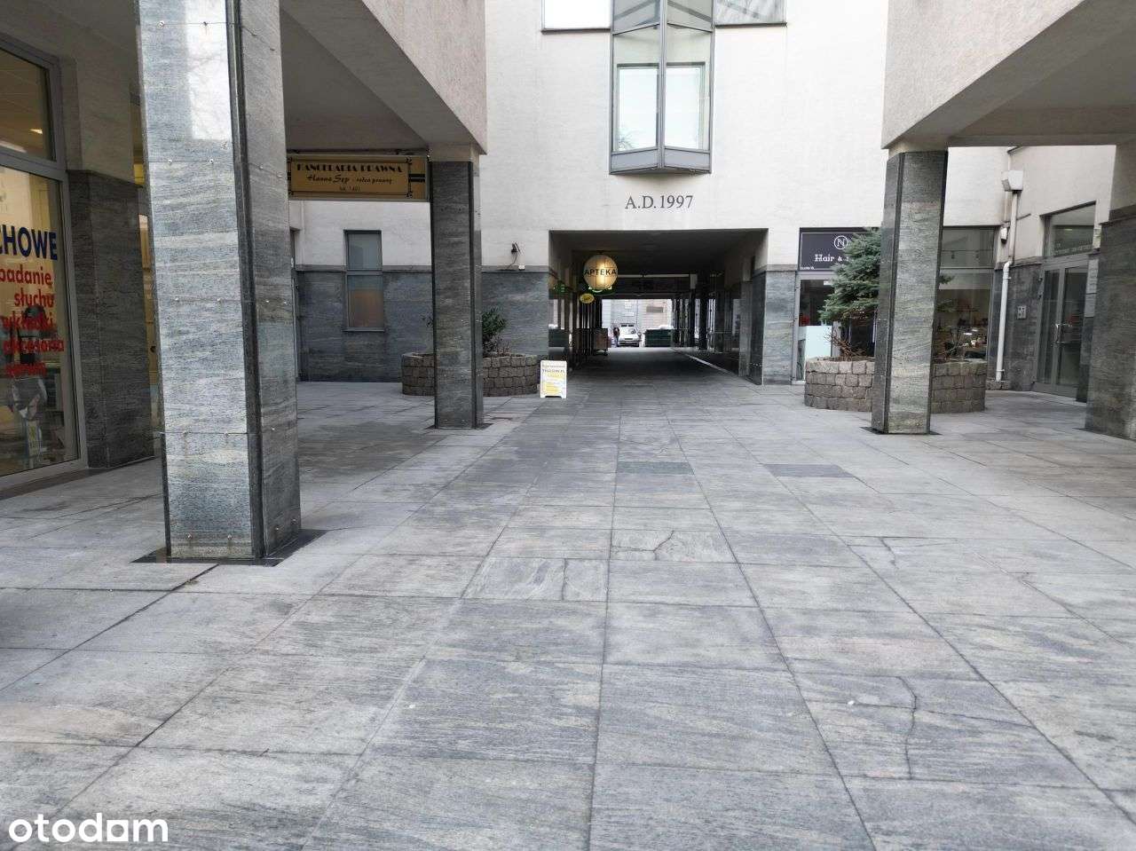 Lokal użytkowy 58m w centrum z miejscem postojowym-1