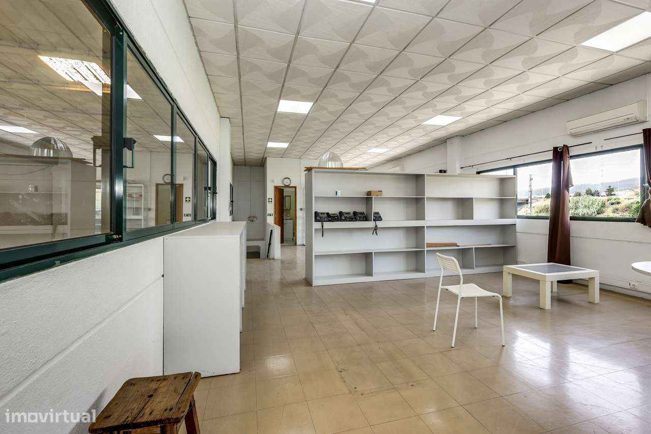Armazém de 636 m² no Parque Industrial da Granja-7