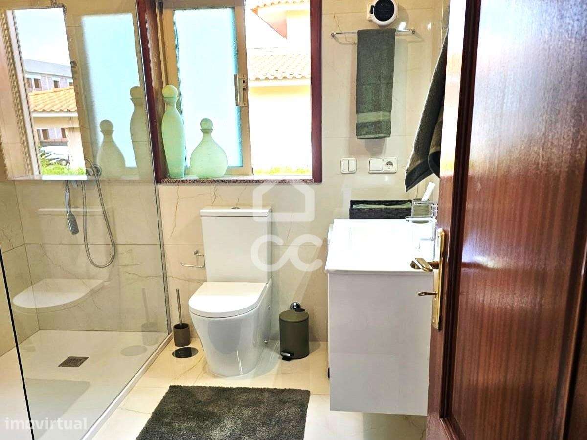 Moradia Individual V3+1 no Centro de Pevidém-11