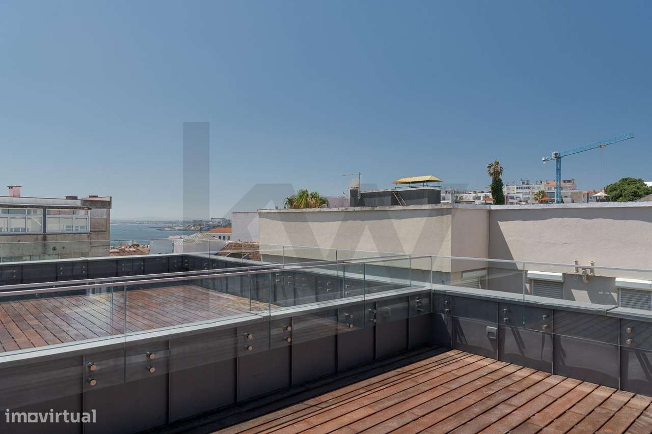 Apartamento Duplex T2+1 com Garagem e Terraço na Estrela-30