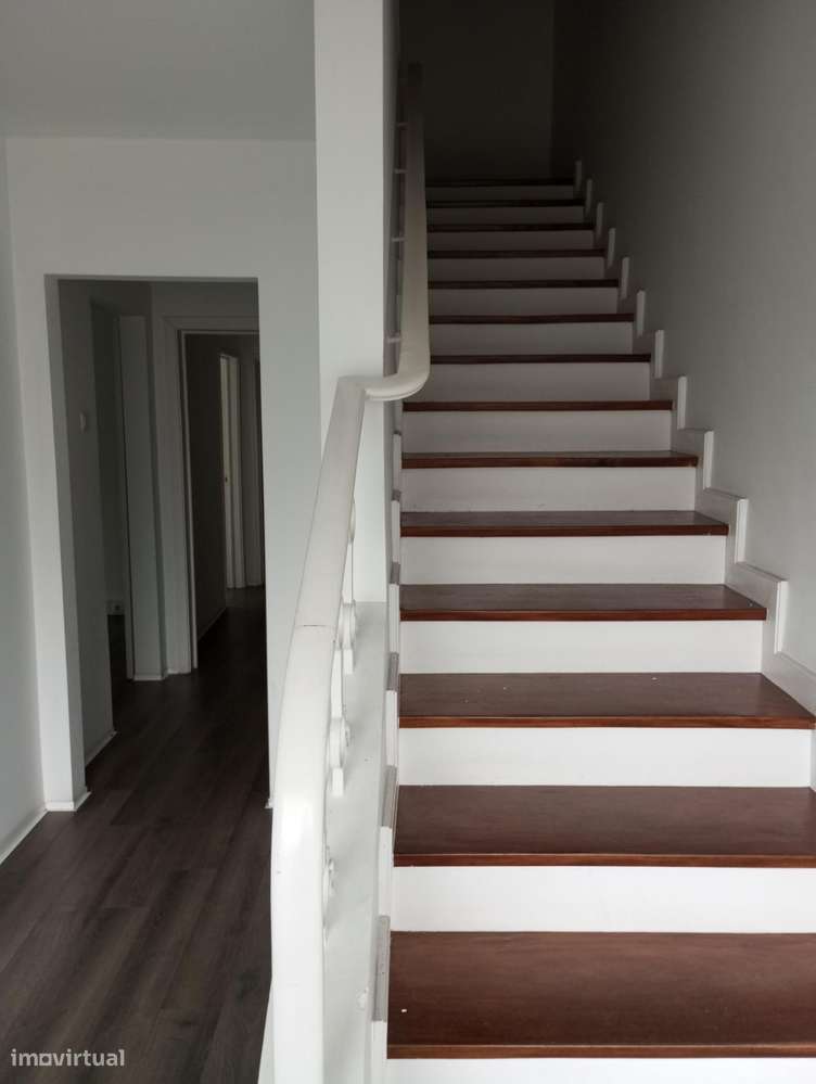 MORADIA P/ SERVIÇOS - S. LÁZARO - Grande imagem: 2/24