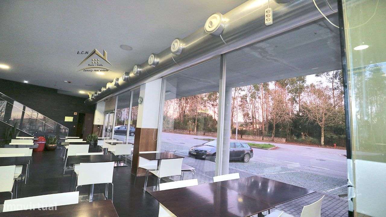 Restaurante "Castelo da Maia" Localizado em Zona Industrial,-15