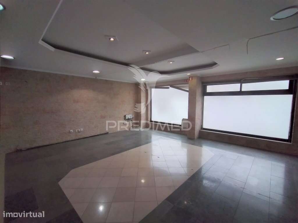 Vende se Loja  com 3 pisos Barreiro-3