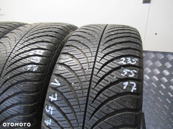 4x Goodyear Vector 4Season Gen2 235/55/17 106W nr.1757 - 2