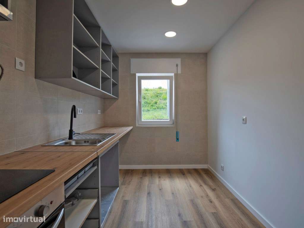 Excelente Apartamento T2 no centro de Santana-12