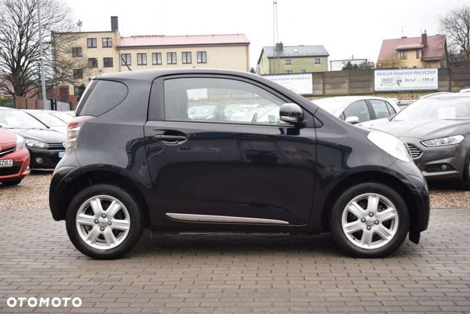 Toyota iQ - 3